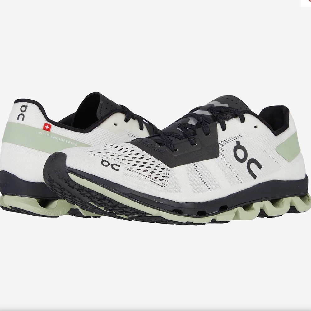 ON Cloud cloud flash sneakers size 8